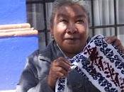 Trabaja artesana reyna rayón para preservar tradiciones etnia otomí