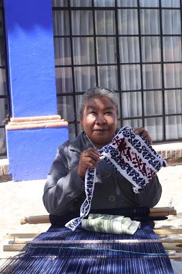 TRABAJA ARTESANA REYNA RAYÓN PARA PRESERVAR TRADICIONES DE LA ETNIA OTOMÍ TRABAJA ARTESANA REYNA RAYÓN PARA PRESERVAR TRADICIONES DE LA ETNIA OTOMÍ