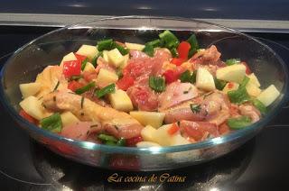 Pollo con patatas y hierbas aromáticas