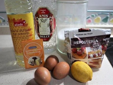 Ingredientes necesarios para  hacer las rosquillas caseras con Mambo de Cecotec