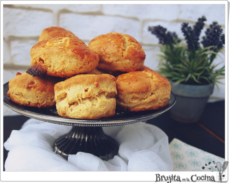 Scones con chocolate blanco y arándanos