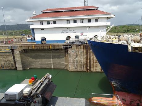 PANAMÁ : LAS ESCLUSAS DE GATUN EN EL CANAL DE PANAMÁ