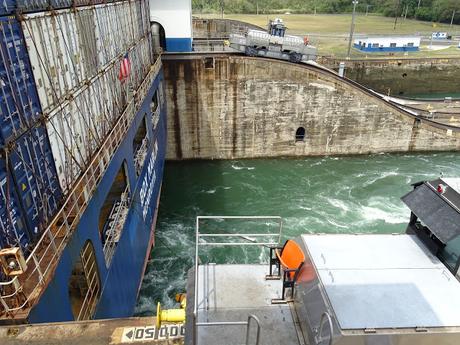PANAMÁ : LAS ESCLUSAS DE GATUN EN EL CANAL DE PANAMÁ