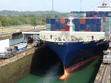 PANAMÁ : LAS ESCLUSAS DE GATUN EN EL CANAL DE PANAMÁ