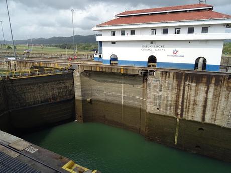 PANAMÁ : LAS ESCLUSAS DE GATUN EN EL CANAL DE PANAMÁ