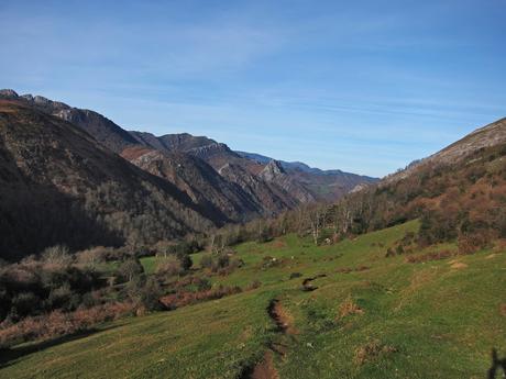 Circular al Vízcares por Traslafuente y Llebrada.