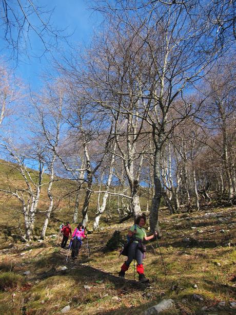 Circular al Vízcares por Traslafuente y Llebrada.