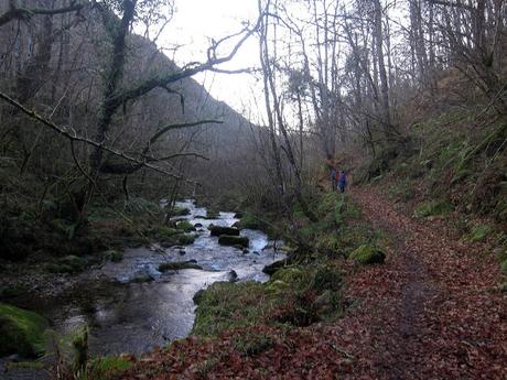 Circular al Vízcares por Traslafuente y Llebrada.