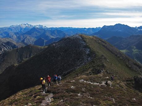 Circular al Vízcares por Traslafuente y Llebrada.