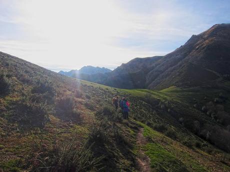 Circular al Vízcares por Traslafuente y Llebrada.