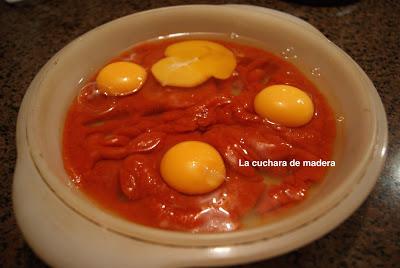 HUEVOS AL PLATO