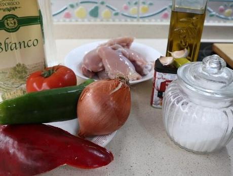 Los ingredientes necesarios para hacer el pollo al Chilindrón con Mambo de Cecotec