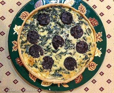 Quiche de ortigas, puerro y morcilla mondonga. (En todo mal reside, también, la oportunidad del bien)