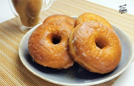 Donuts caseros, glaseados y esponjosos