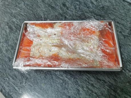 Pastel de salmón ahumado con pan de molde