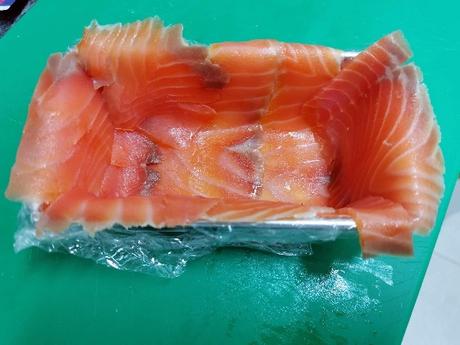 Pastel de salmón ahumado con pan de molde