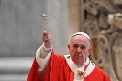 El Papa inicia una Semana Santa sin fieles por el coronavirus “vivir para servir”