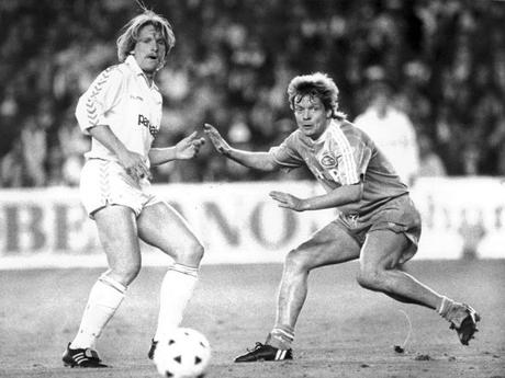 Con el frac y el balón Con el frac y el balón