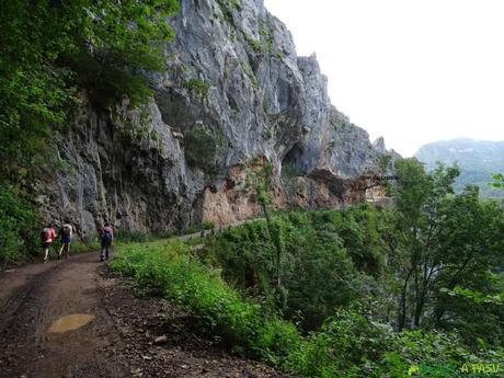 Túnel del Crestón en la pista a Brañagallones