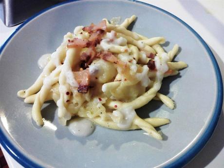 Pasta con coliflor y bacon - Pasta con cavolo e guanciale - Cabbage and bacon pasta recipe