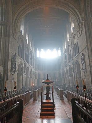 SAINT BARTHOLOMEW THE GREAT. Vista desde el acceso al templo ROMÁNICO EN LONDRES. SAINT BARTHOLOMEW THE GREAT. Vista desde el acceso al templo