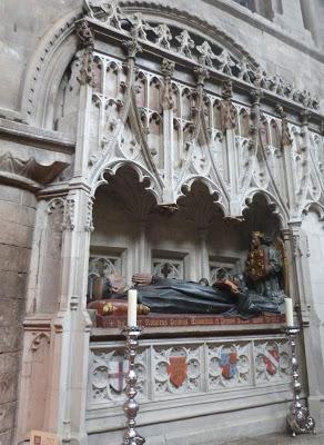 SAINT BARTHOLOMEW THE GREAT. Tumba Prior Raherus ROMÁNICO EN LONDRES. SAINT BARTHOLOMEW THE GREAT. Tumba Prior Raherus