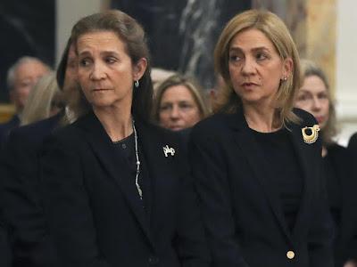 La España encerrada canta y resiste, “erguida frente a todo”.