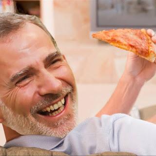 La España encerrada canta y resiste, “erguida frente a todo”.