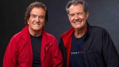 La España encerrada canta y resiste, “erguida frente a todo”.