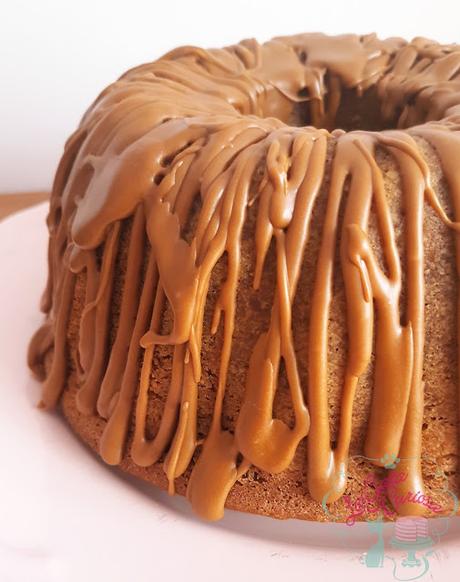 BUNDT CAKE DE AVELLANAS Y CAFÉ