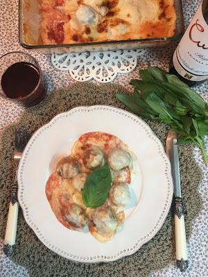 Albóndigas Gratinadas Con Tomate Y Bechamel