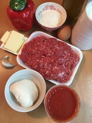 Albóndigas Gratinadas Con Tomate Y Bechamel