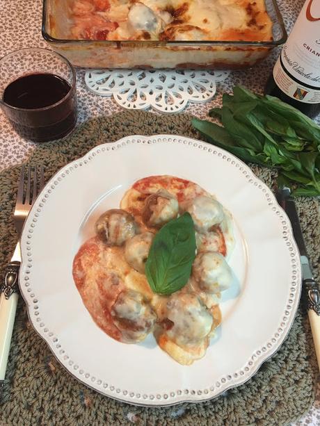 Albóndigas Gratinadas Con Tomate Y Bechamel