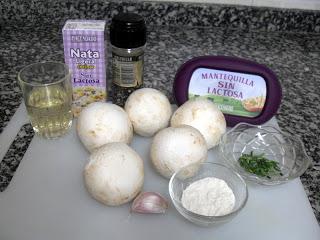 Ingredientes de la receta de champiñones a la crema.