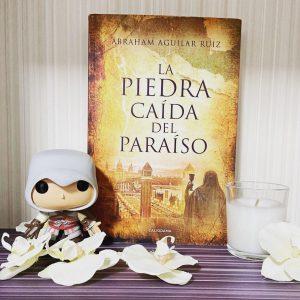 reseña la piedra caída del paraíso