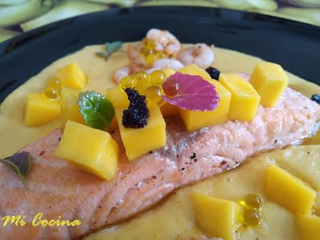 SALMON Y GAMBAS CON SALSA DE MANGO, COCO Y RON