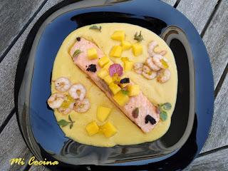 SALMON Y GAMBAS CON SALSA DE MANGO, COCO Y RON