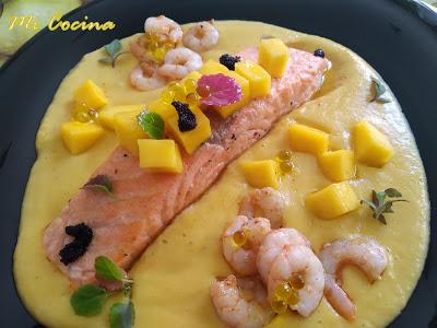 SALMON Y GAMBAS CON SALSA DE MANGO, COCO Y RON