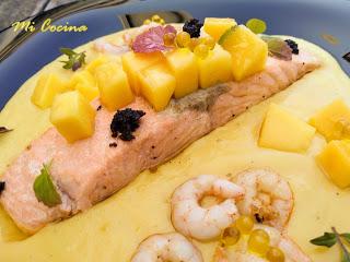 SALMON Y GAMBAS CON SALSA DE MANGO, COCO Y RON