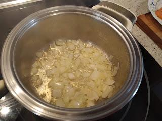 SALMON Y GAMBAS CON SALSA DE MANGO, COCO Y RON