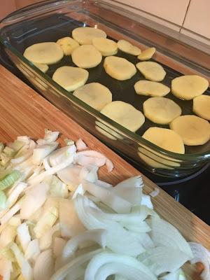 Churrasco Al Horno Con Cebolla, Ajo Y Patatas