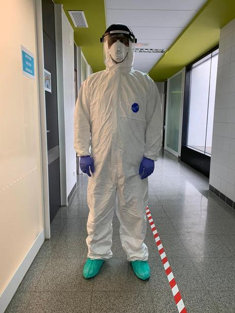 Roberto San Sebastián, Celador en el Hospital del Bierzo ‘Tenemos unos profesionales sanitarios que son unos jabatos’ Roberto San Sebastián, Celador en el Hospital del Bierzo ‘Tenemos unos profesionales sanitarios que son unos jabatos’