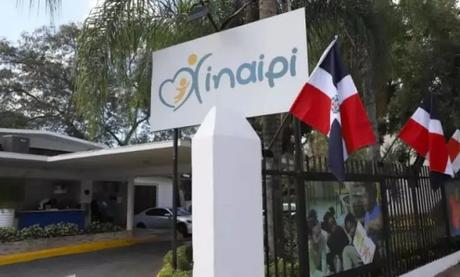 Danilo destituye a principales funcionarios de INAIPI, tras denuncia de corrupción en licitación.