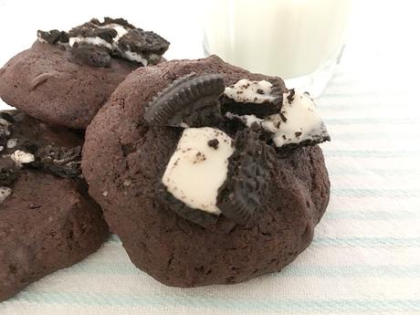 stuffed chocolate cookies sandwich cookies recetas delikatissen recetas cookies americanas recetas con niños postres delikatissen oreo cookies galletas rellenas galletas fáciles galletas de chocolate con oreo galletas cookies caseras galletas caseras chocolate cookies chocolate chip cookie chewy cookies  