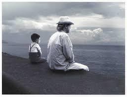 El niño que miraba al mar.