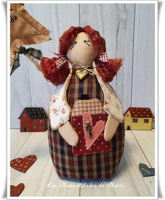 MUÑECA BEE DISEÑO DE LILY GALLARDO