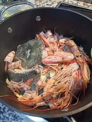 RODABALLO CON LANGOSTINOS A LA CREMA RODABALLO CON LANGOSTINOS A LA CREMA