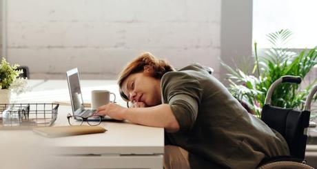 76% de las mujeres dice presentar trastornos del sueño: expertos dan consejos para dormir bien