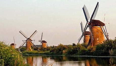 Viejos molinos de viento en Kinderdijk