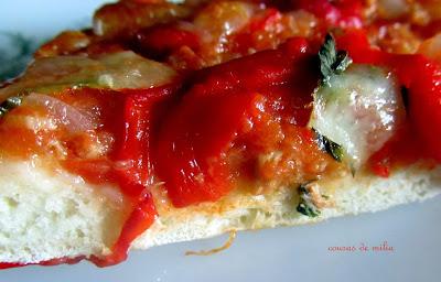 Pizza de brócoli,  con atún y jamón